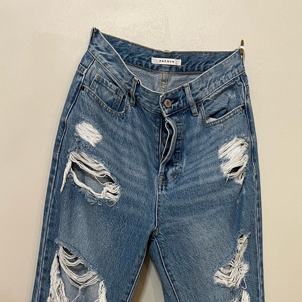 Distressed baggy boyfriend denim jeans from Pacsun. Size 26, relaxed fit.